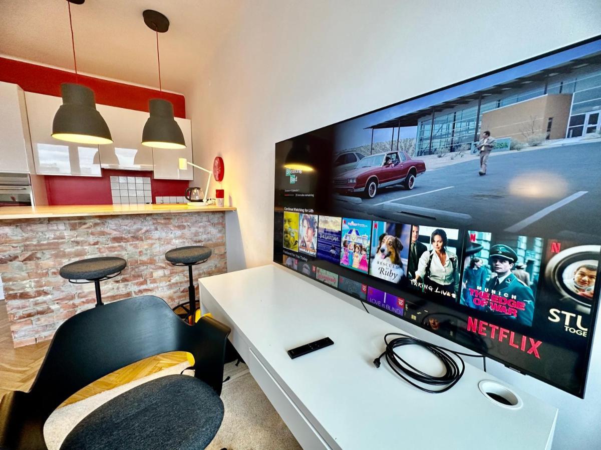 דירות ורשה Super Beauty Metro Wifi 65'Tv Netflix Hbo Appletv+ מראה חיצוני תמונה