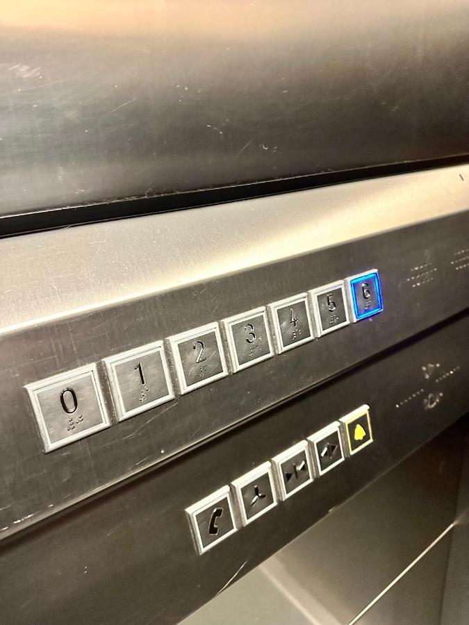 דירות ורשה Super Beauty Metro Wifi 65'Tv Netflix Hbo Appletv+ מראה חיצוני תמונה